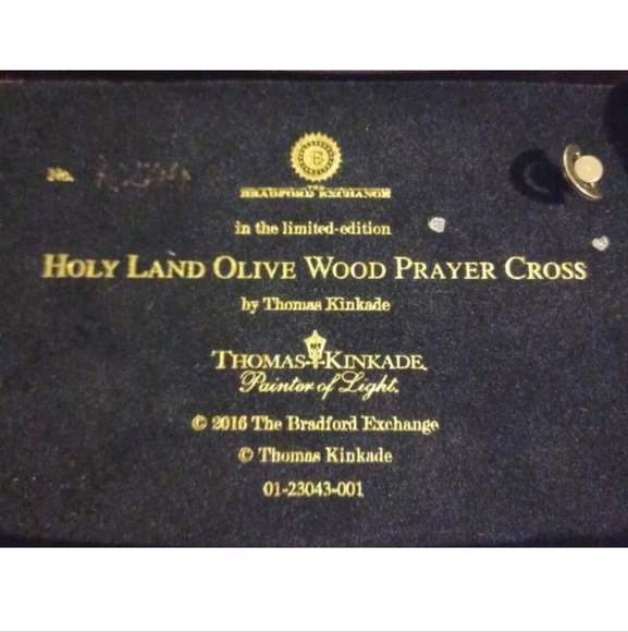 The Bradford Exchange Thomas Kinkade Holy Land Olive Wood Prayer Cross Keepsake - Picture 3 of 8